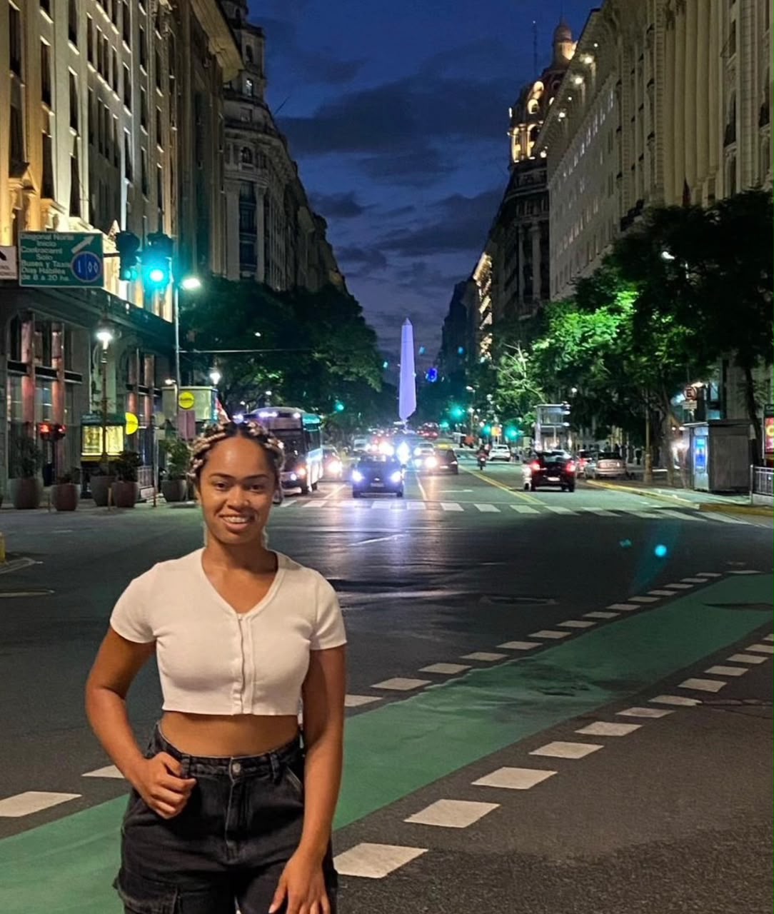 Mulher elegante à noite